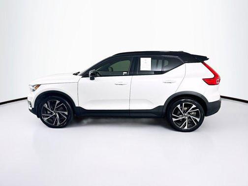 2022 Volvo XC40 T5 R-Design