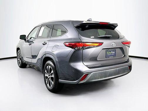 Magnetic Gray Metallic 2021 Toyota Highlander XLE
