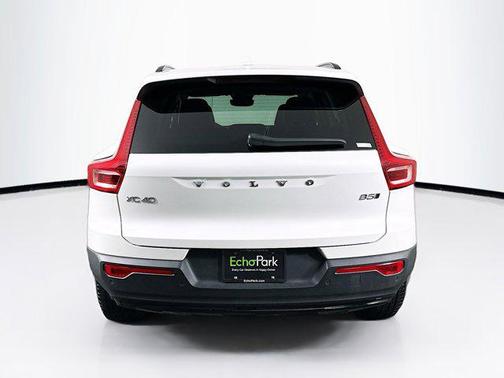 2025 Volvo XC40 Plus Dark Theme