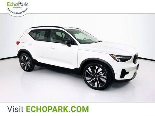 2025 Volvo XC40 Plus Dark Theme