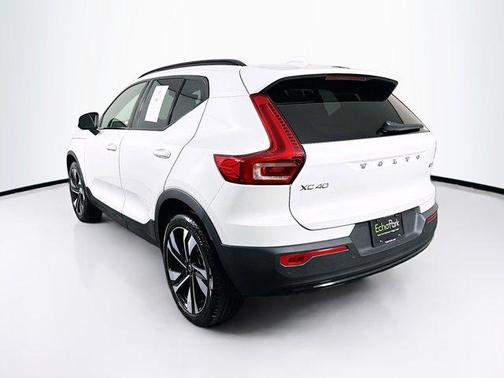 2025 Volvo XC40 Plus Dark Theme