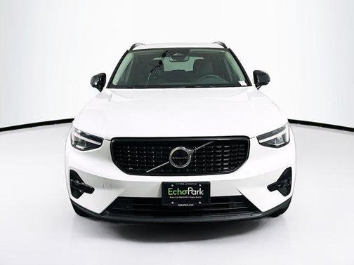 2025 Volvo XC40 Plus Dark Theme