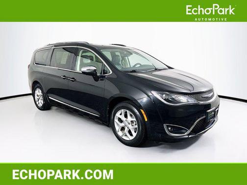 Brilliant Black Crystal Pearlcoat 2020 Chrysler Pacifica Limited
