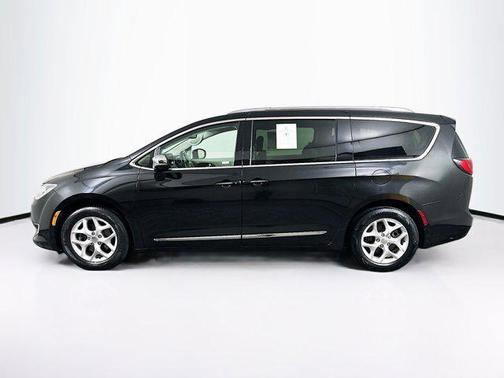 Brilliant Black Crystal Pearlcoat 2020 Chrysler Pacifica Limited