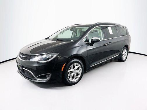Brilliant Black Crystal Pearlcoat 2020 Chrysler Pacifica Limited