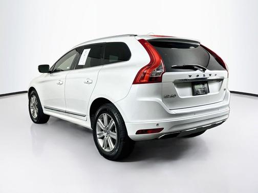 Crystal White Pearl Metallic 2017 Volvo XC60 T5 Inscription