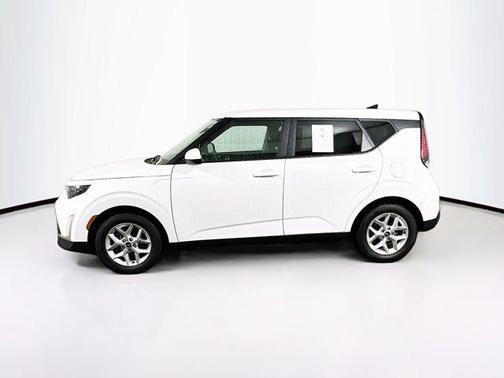 Snow White Pearl 2025 Kia Soul LX