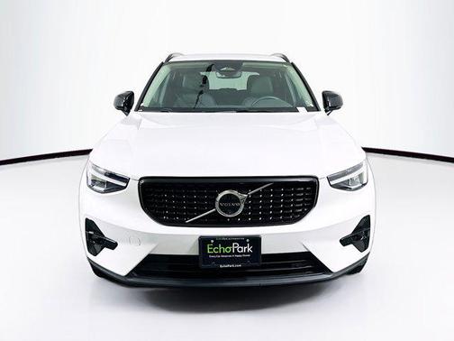 2025 Volvo XC40 Plus Dark Theme