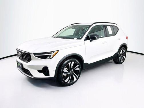 2025 Volvo XC40 Plus Dark Theme