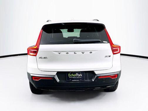 2025 Volvo XC40 Plus Dark Theme