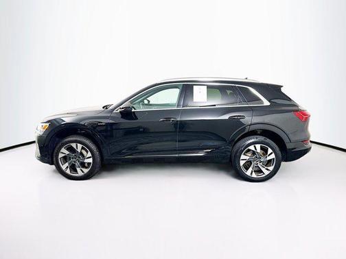 2022 Audi e-tron Premium Plus