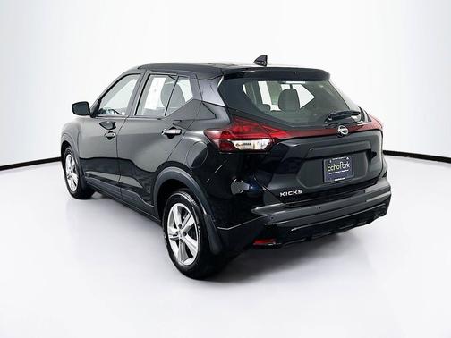 Super Black 2024 Nissan Kicks S