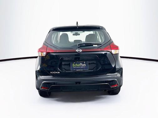 Super Black 2024 Nissan Kicks S
