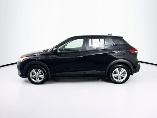 Super Black 2024 Nissan Kicks S