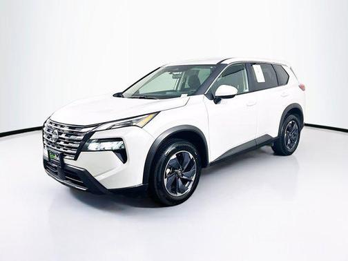 Everest White Pearl 2025 Nissan Rogue SV