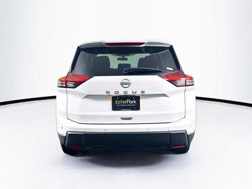 Everest White Pearl 2025 Nissan Rogue SV