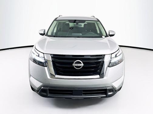 Brilliant Silver Metallic 2025 Nissan Pathfinder SV