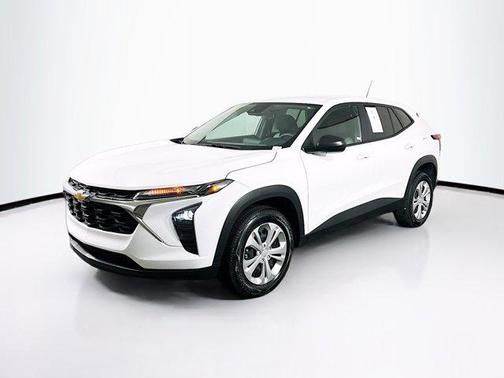 Summit White 2025 Chevrolet Trax LS