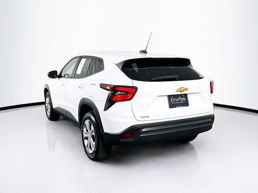 Summit White 2025 Chevrolet Trax LS