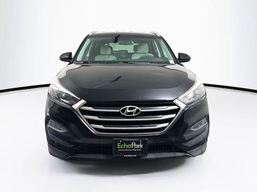 Black Noir Pearl 2017 Hyundai TUCSON SE