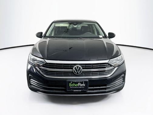 Deep Black Pearl 2024 Volkswagen Jetta 1.4T SE