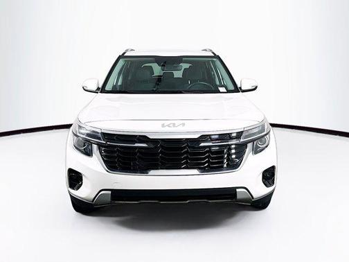 Snow White Pearl 2025 Kia Seltos S