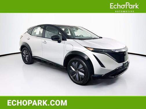 Brilliant Silver Metallic/Black Diamond Pearl 2024 Nissan ARIYA ENGAGE