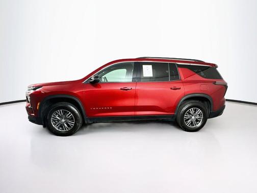 Radiant Red Tintcoat 2025 Chevrolet Traverse LT