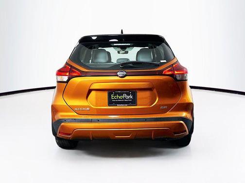 2022 Nissan Kicks SR