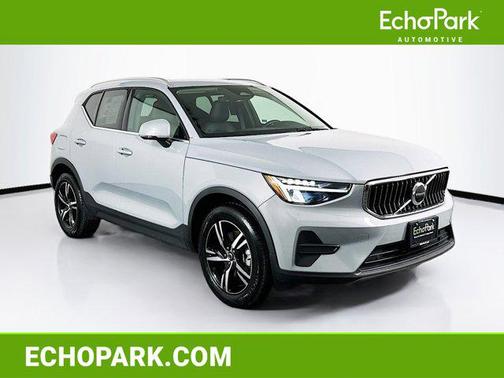 2025 Volvo XC40 Core Bright Theme
