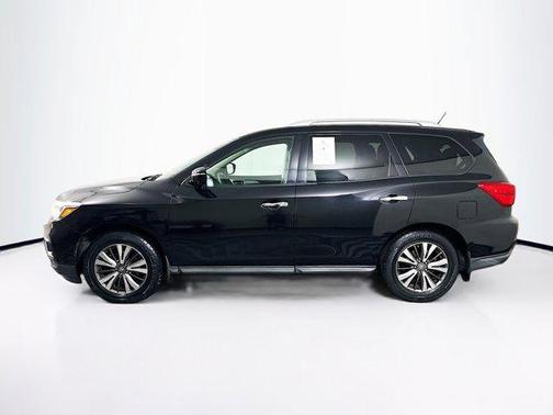 2017 Nissan Pathfinder SL