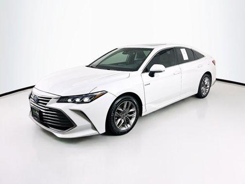 Wind Chill Pearl 2019 Toyota Avalon Hybrid XLE