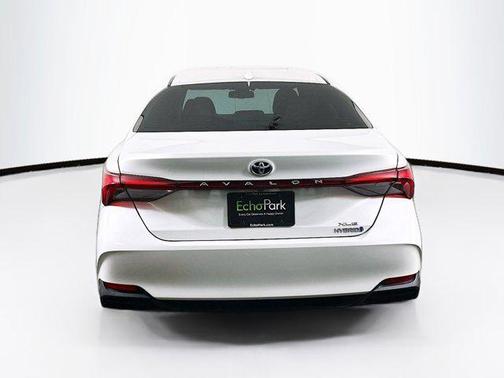 Wind Chill Pearl 2019 Toyota Avalon Hybrid XLE