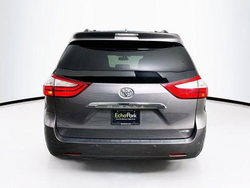 2017 Toyota Sienna XLE