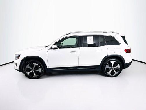 Polar White 2025 Mercedes-Benz GLB 250 4MATIC