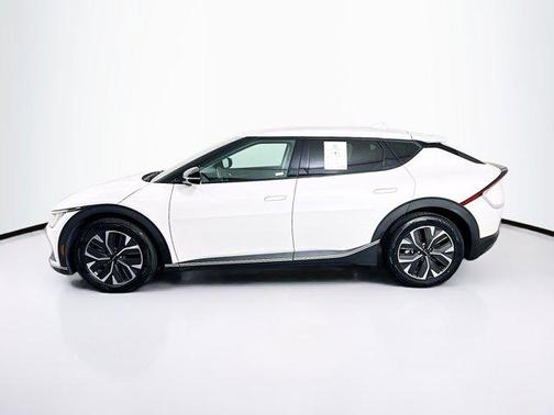Snow White Pearl 2024 Kia EV6 Light