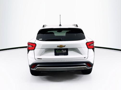 Summit White 2025 Chevrolet Trax LT