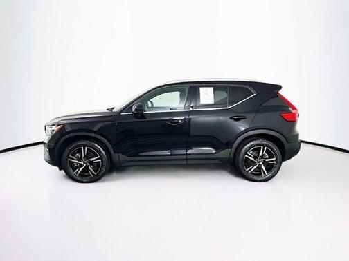 2025 Volvo XC40 Core Bright Theme