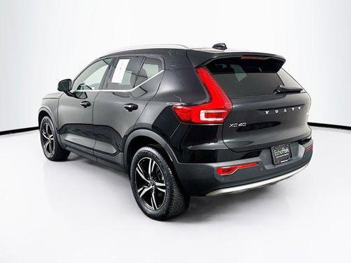 2025 Volvo XC40 Core Bright Theme