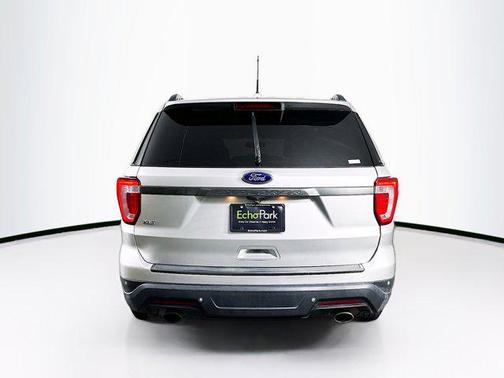 Ingot Silver Metallic 2019 Ford Explorer XLT