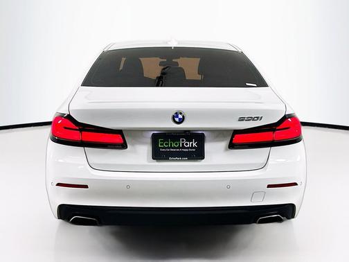 Alpine White 2022 BMW 530 i