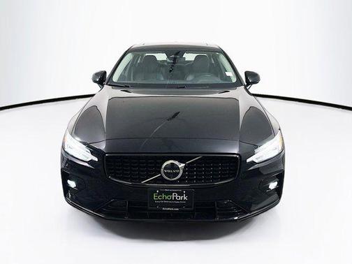 2024 Volvo S60 Plus Dark Theme