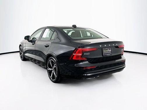 2024 Volvo S60 Plus Dark Theme