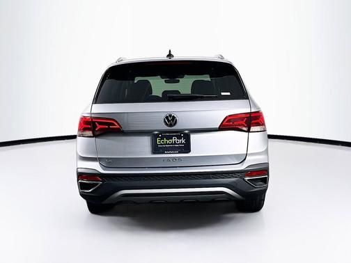 Platinum Gray Metallic 2024 Volkswagen Taos SE