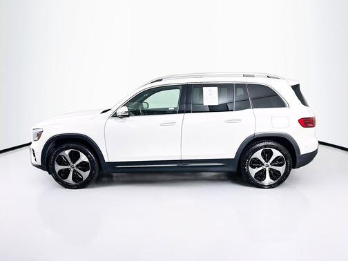 Polar White 2025 Mercedes-Benz GLB 250 4MATIC