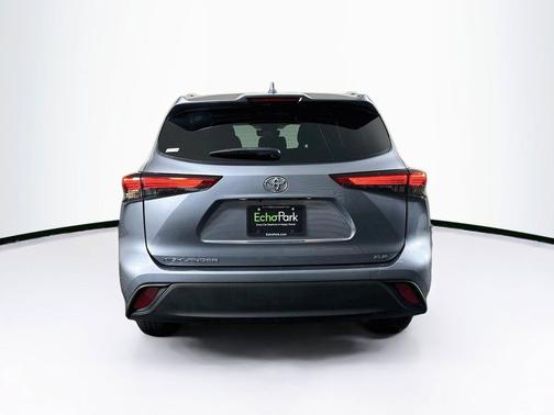 Gray 2020 Toyota Highlander XLE