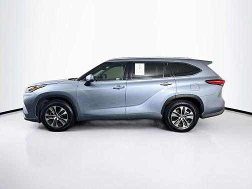 Gray 2020 Toyota Highlander XLE