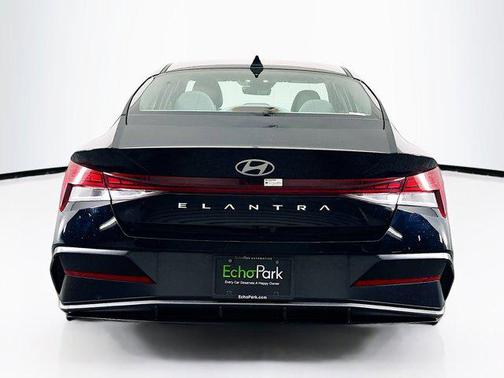 Abyss Black 2025 Hyundai ELANTRA SEL