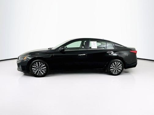 Super Black 2025 Nissan Altima SV