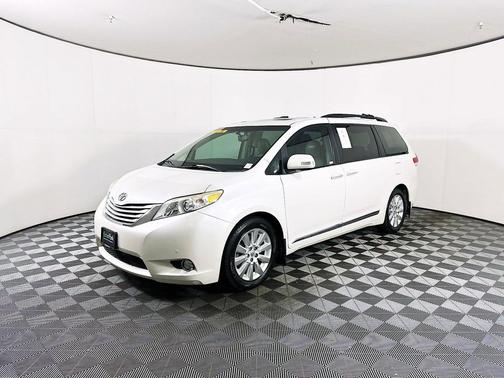 Blizzard Pearl 2013 Toyota Sienna Limited